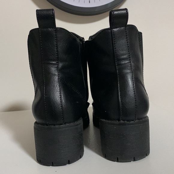 🖤 Taxi faux leather black booties 🖤 - Picture 6 of 9